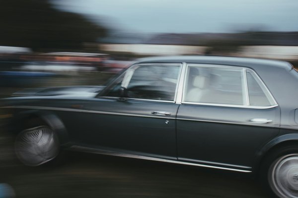 Strickers pour véhicules : les facteurs à retenir avant de les acheter