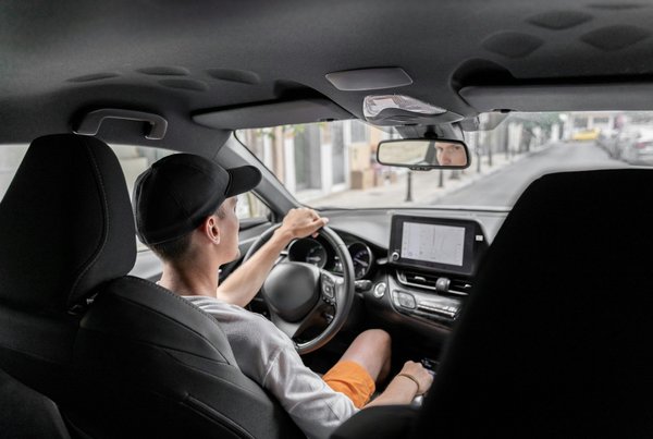 Quels critères faut-il considérer pour sélectionner une école de taxi ?